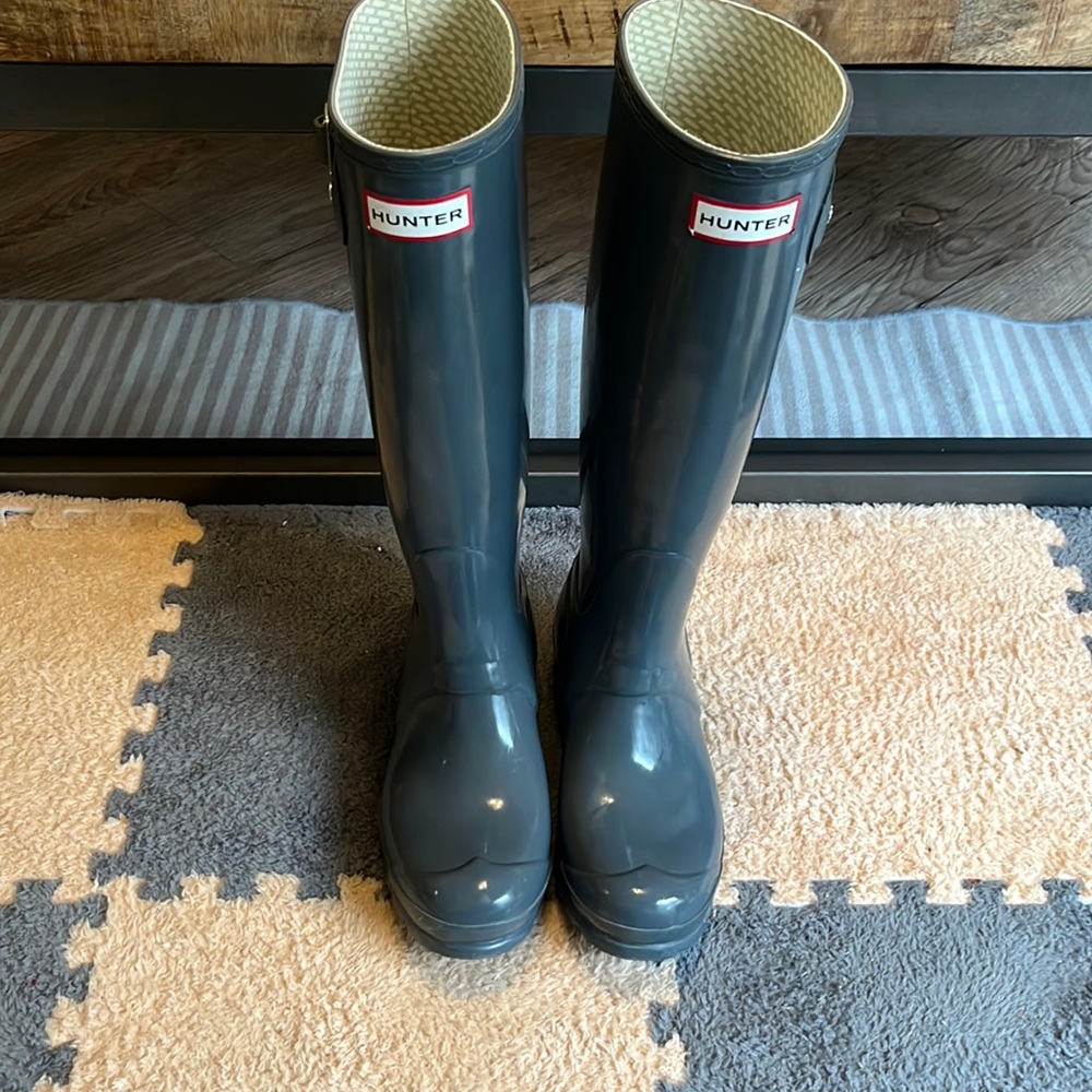 Hunter rain boots size 6